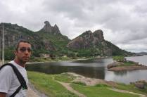 Pedra da Galinha Choca e Açude do Cedro, em Quixadá, no sertão do Ceará